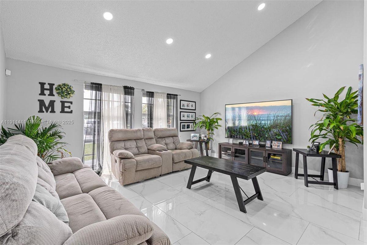 8351 Southwest 39th Court - Photo 6 of 11