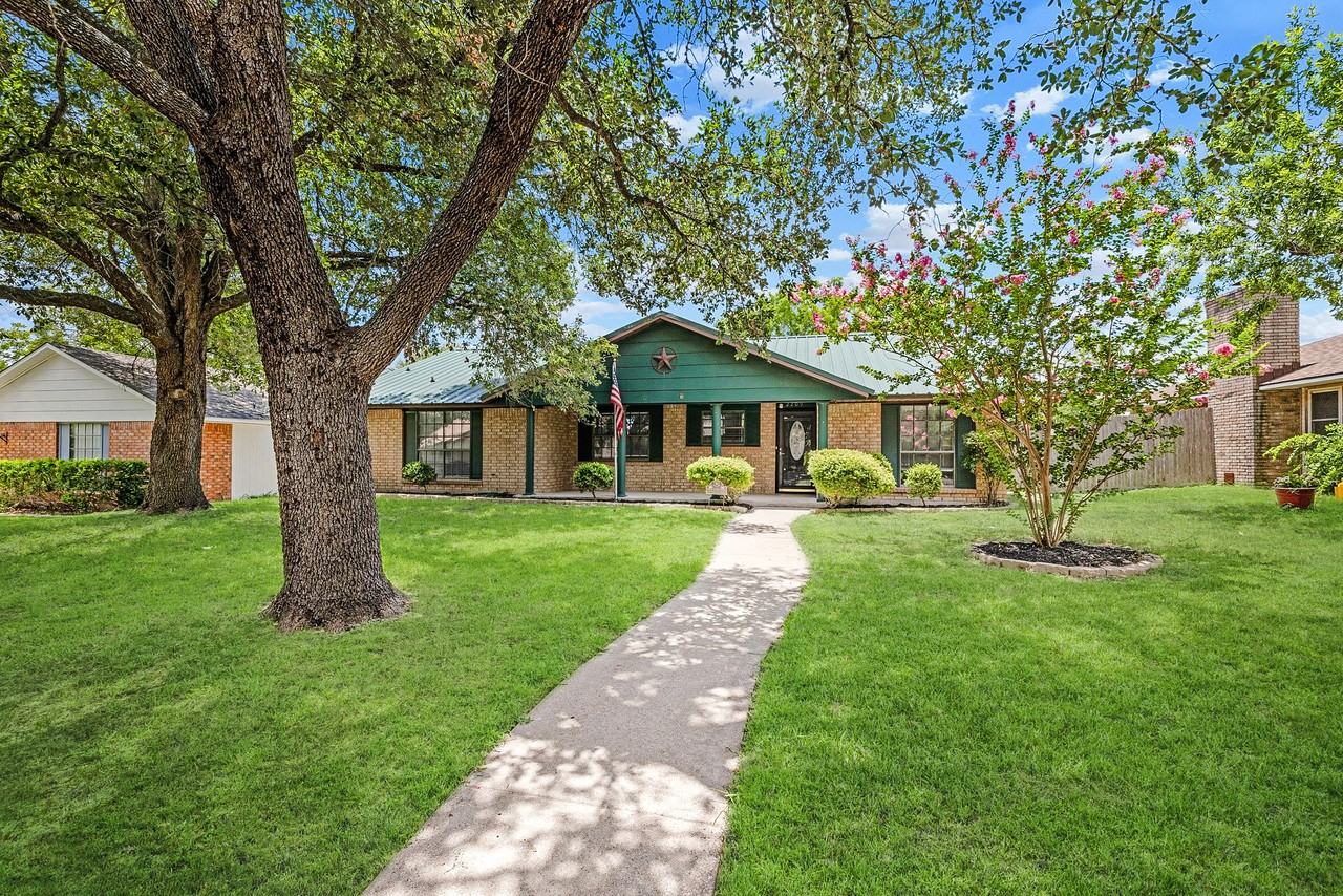 2209 Winchester Dr - Photo 4 of 28