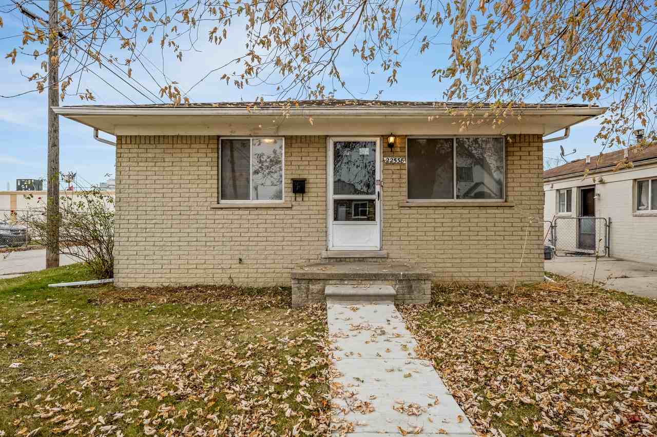 22538 Brittany Ave - Photo 3 of 18