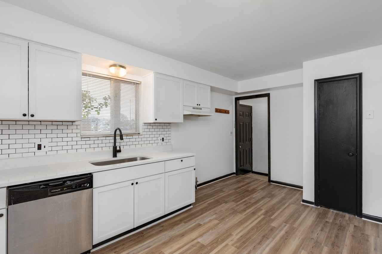 22538 Brittany Ave - Photo 6 of 18