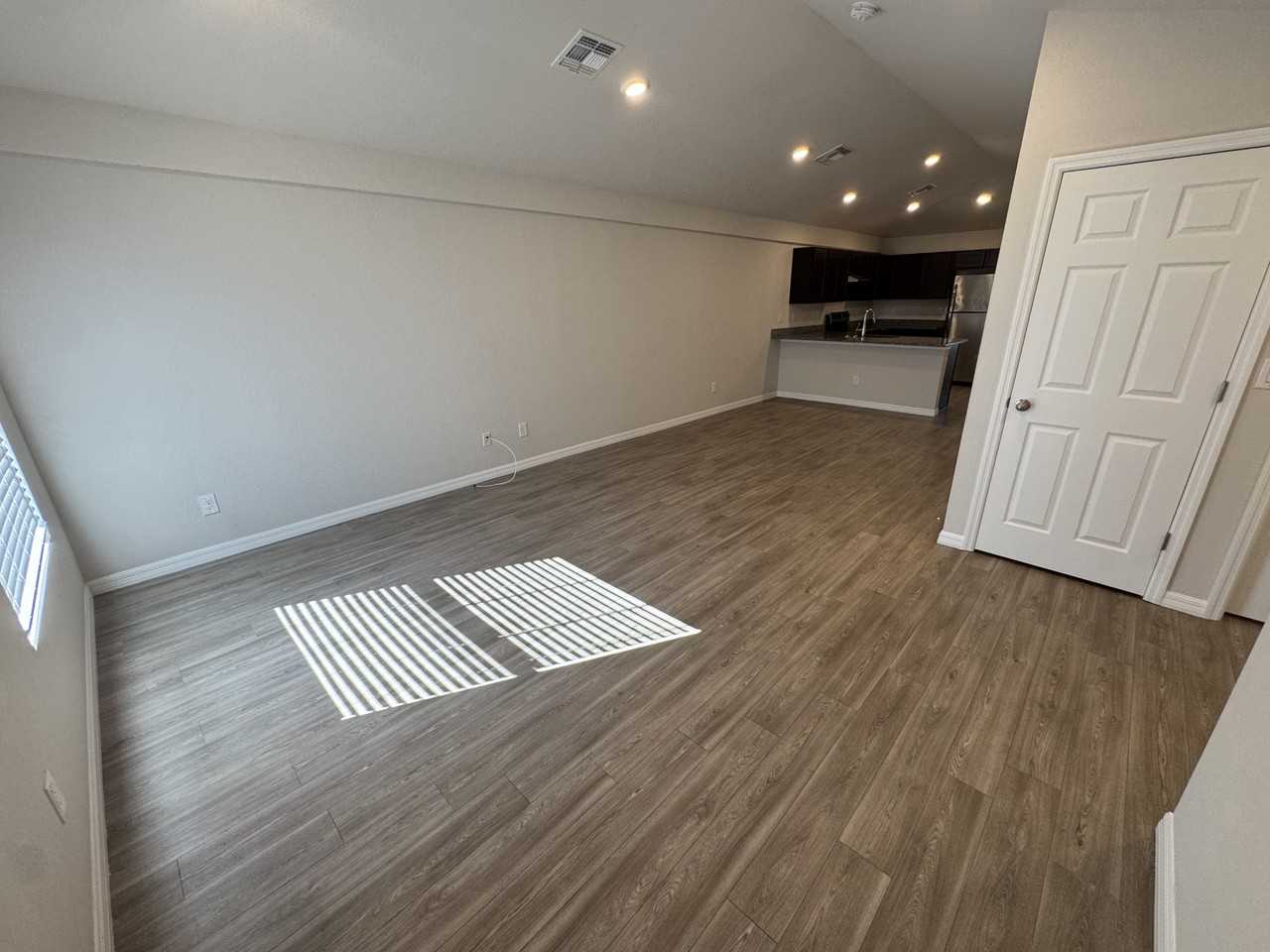 12206 Van Loon Ave - Photo 4 of 14