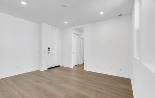 960 North Road #203 - Photo 3 of 10