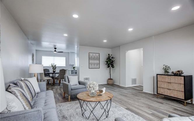 719 North Eucalyptus Avenue #5A - Photo 2 of 12