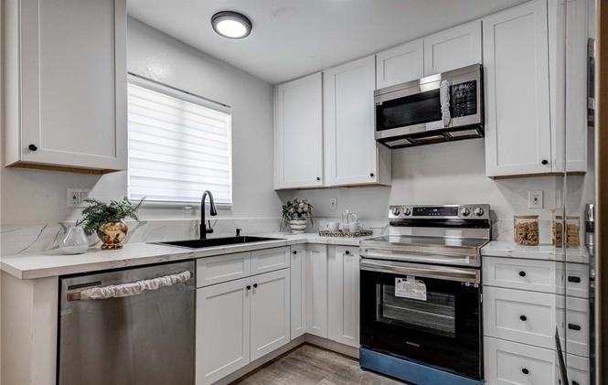 719 North Eucalyptus Avenue #5A - Photo 4 of 12