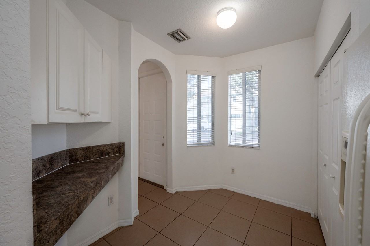 1927 Gardenia Ct - Photo 5 of 15