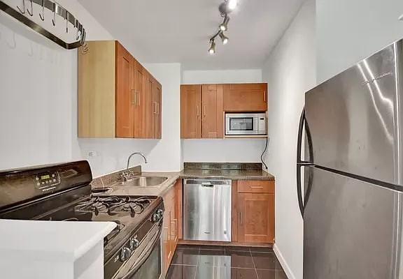 300 W 110Th St - Photo 2 of 5