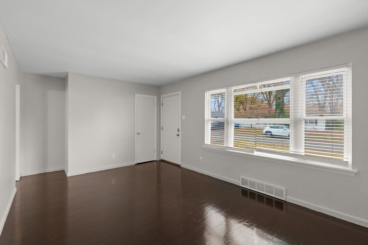 9125 Darnell Pl - Photo 4 of 23