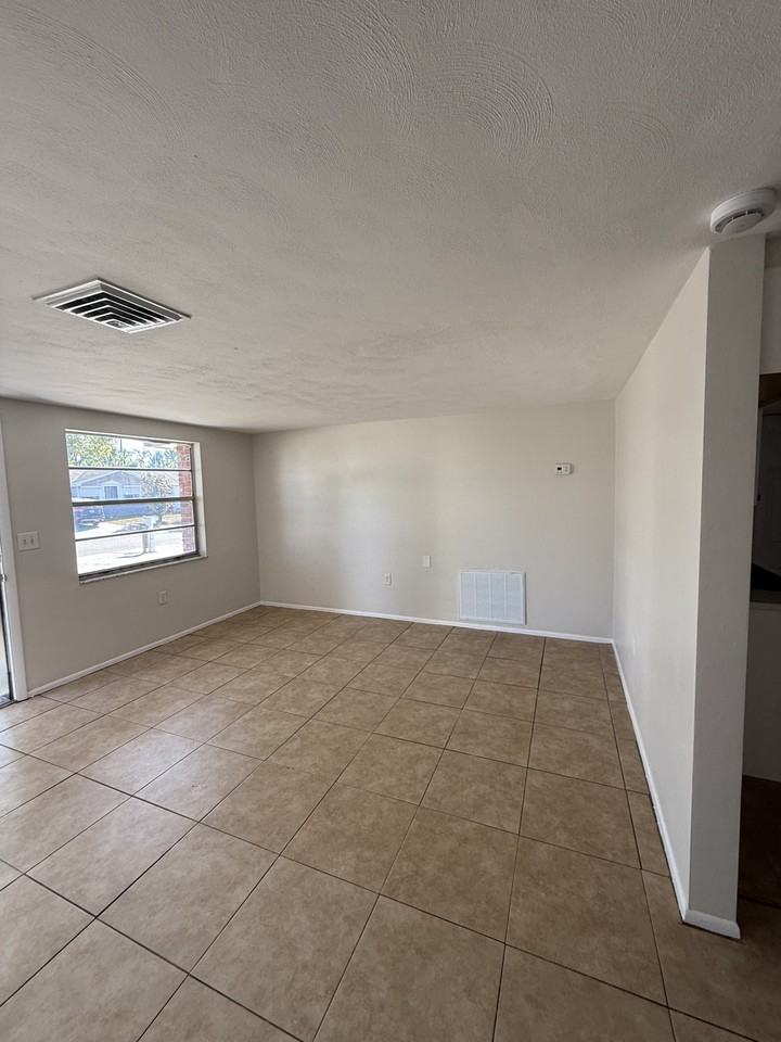 3511 Odom Dr - Photo 4 of 18