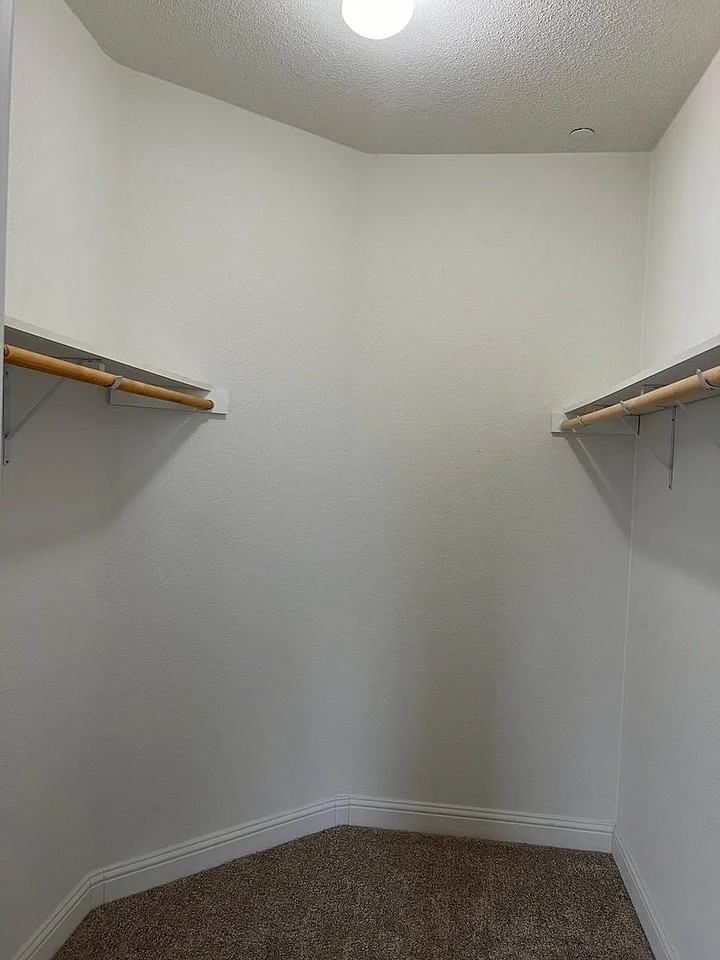 3923 Knoxville Road - Photo 2 of 9