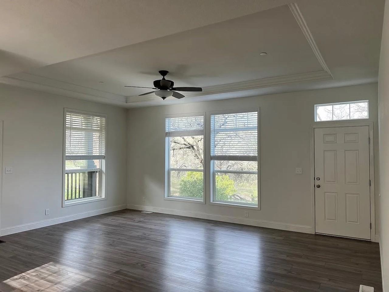 3923 Knoxville Road - Photo 3 of 9