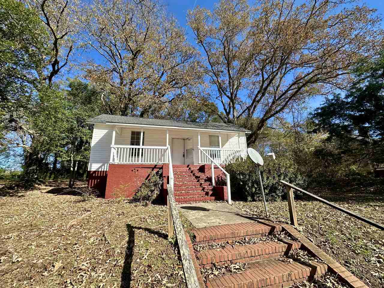 909 Troup St - Photo 2 of 24