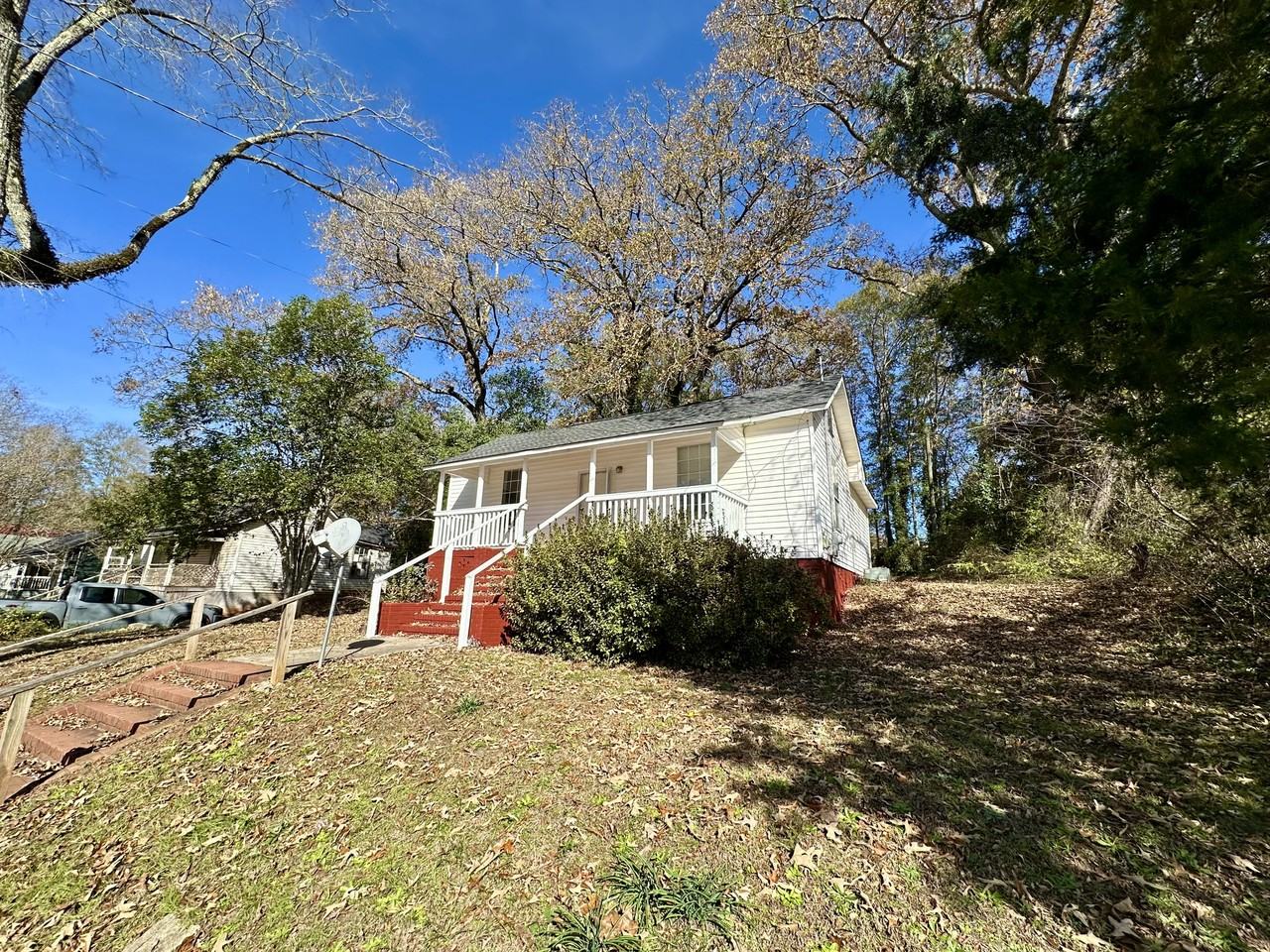 909 Troup St - Photo 3 of 24