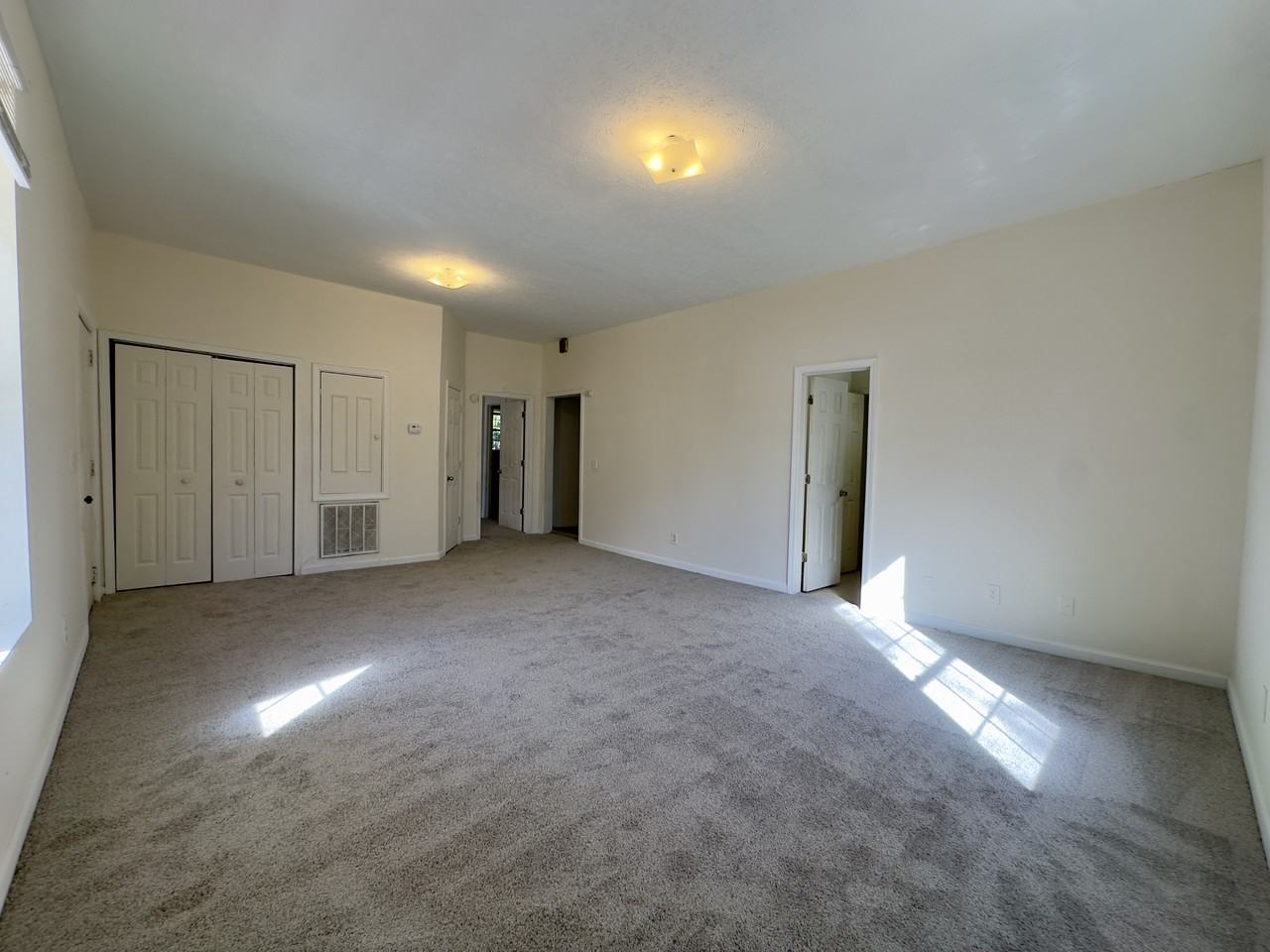 909 Troup St - Photo 5 of 24