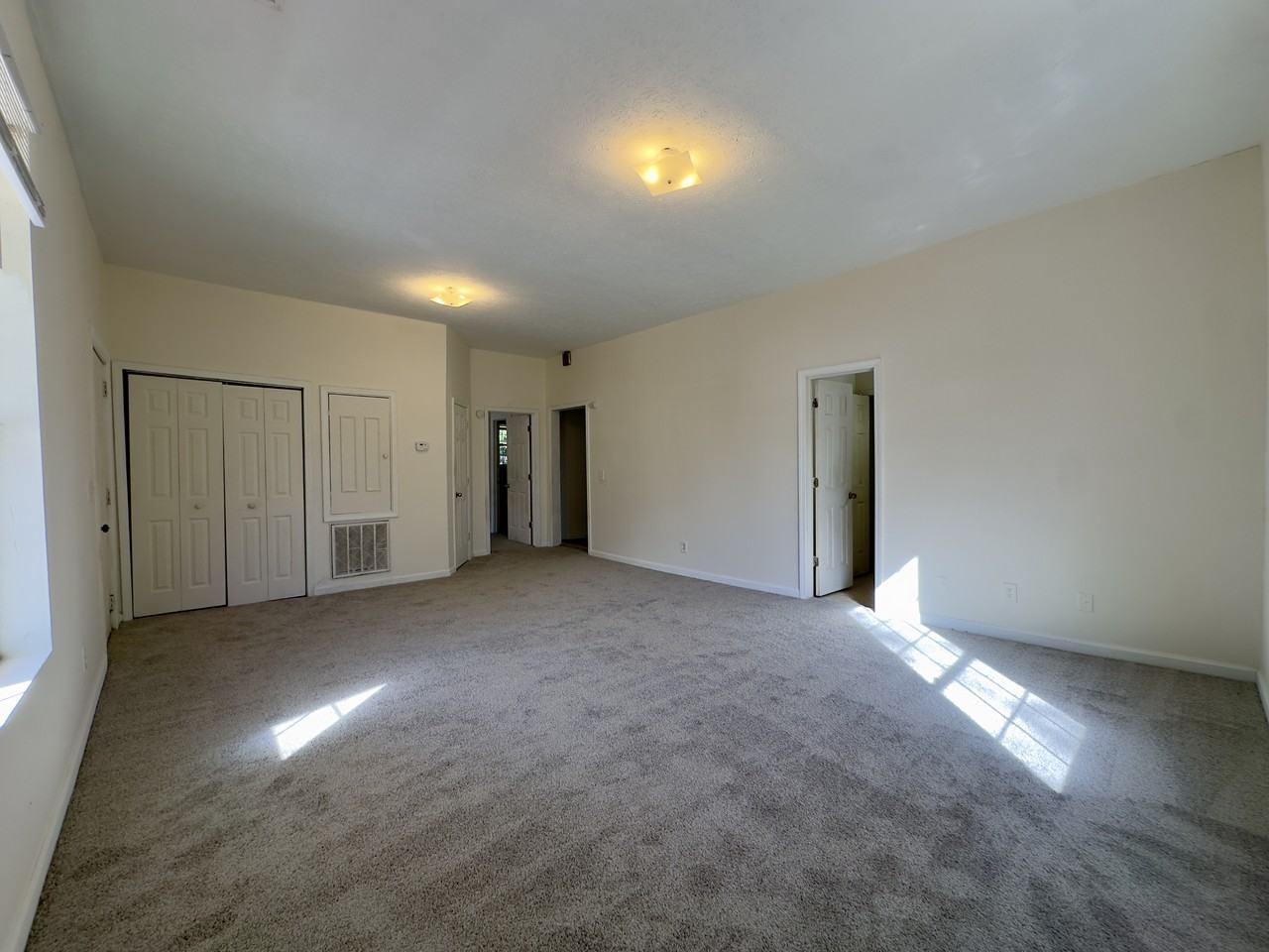 909 Troup St - Photo 6 of 24