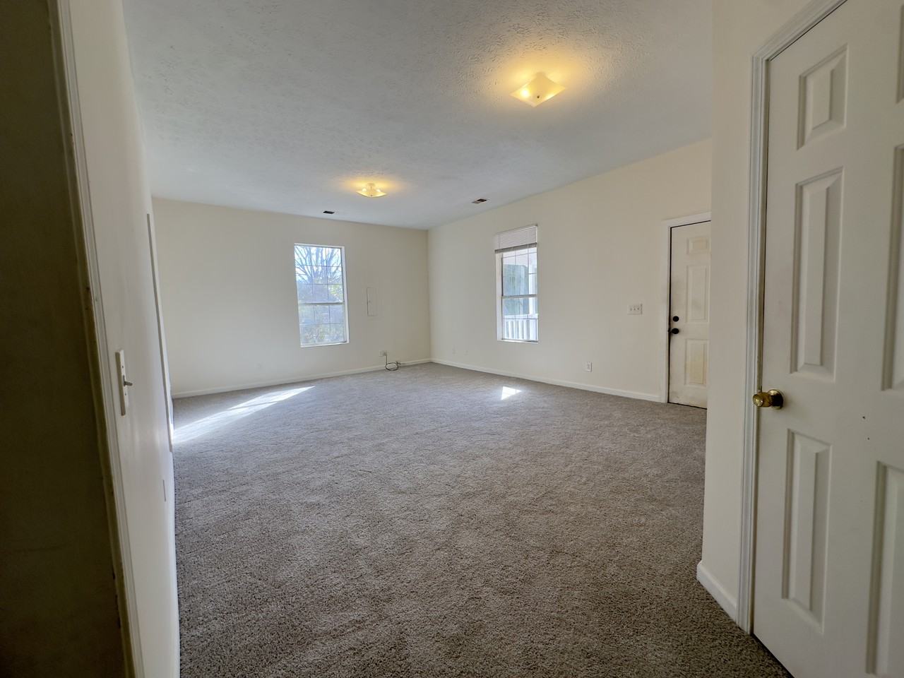 909 Troup St - Photo 7 of 24