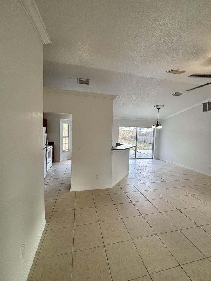 2825 Southwest 140th Court - Photo 3 of 21