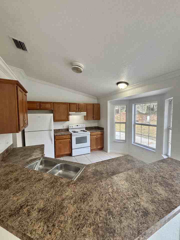 2825 Southwest 140th Court - Photo 5 of 21