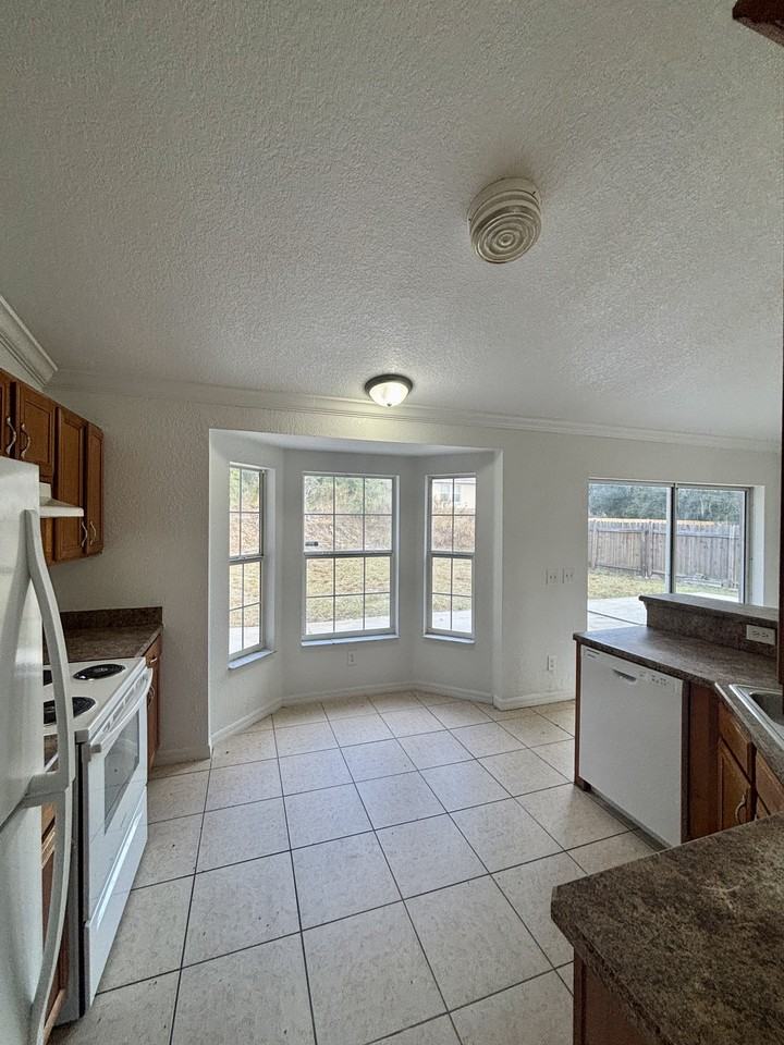 2825 Southwest 140th Court - Photo 7 of 21