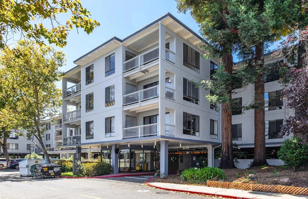 3 Captain Dr - Photo 2 of 23