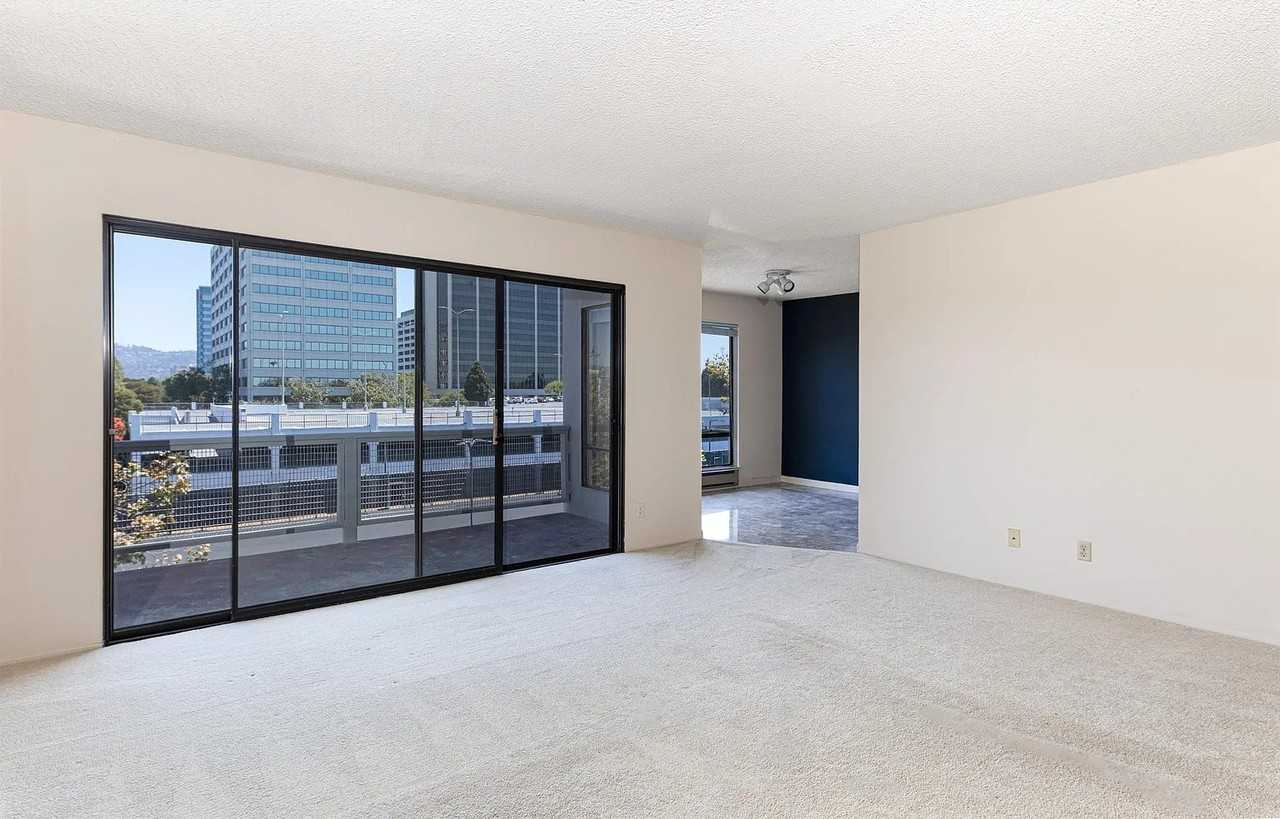 3 Captain Dr - Photo 4 of 23