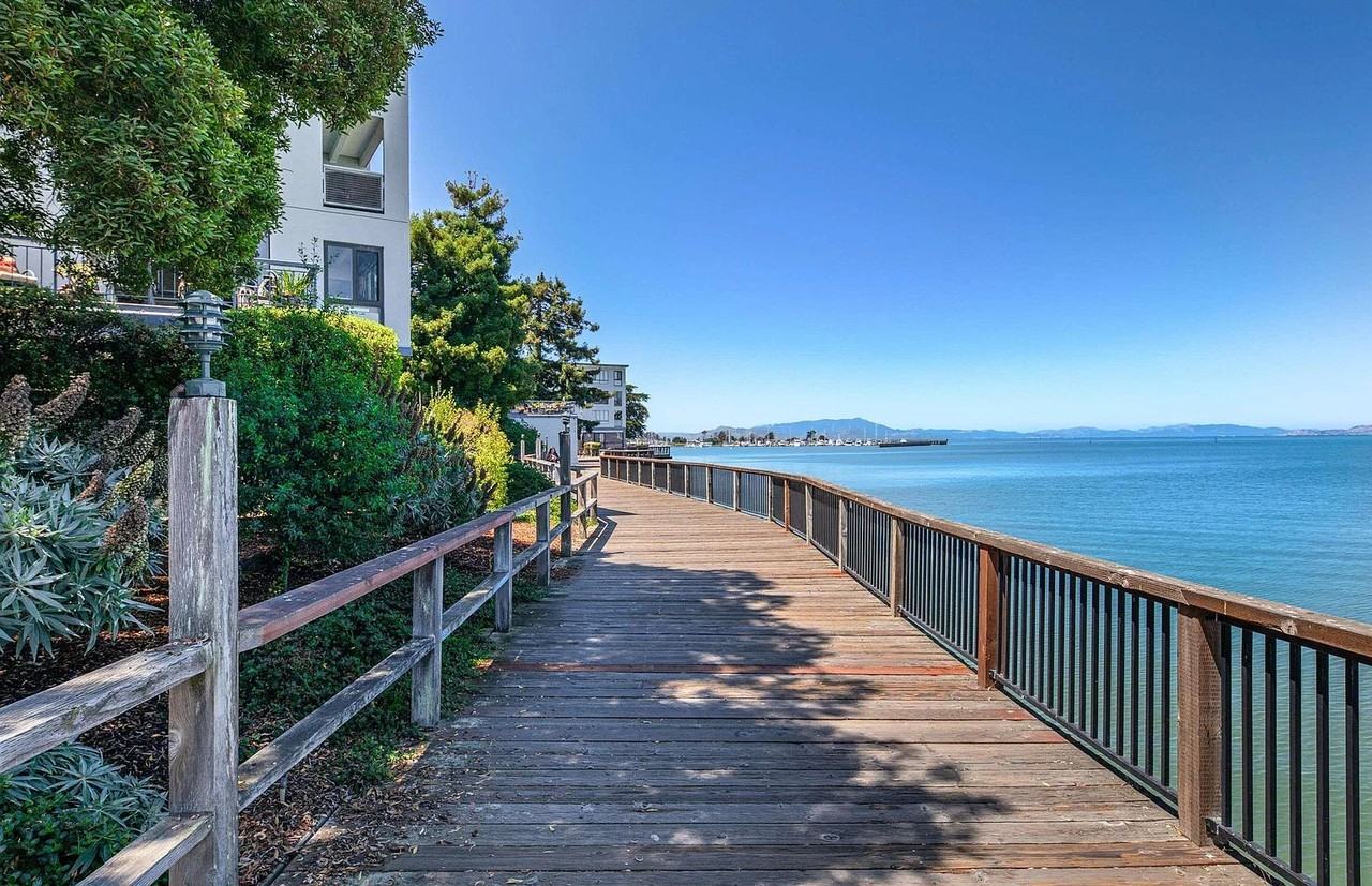 3 Captain Dr - Photo 5 of 23