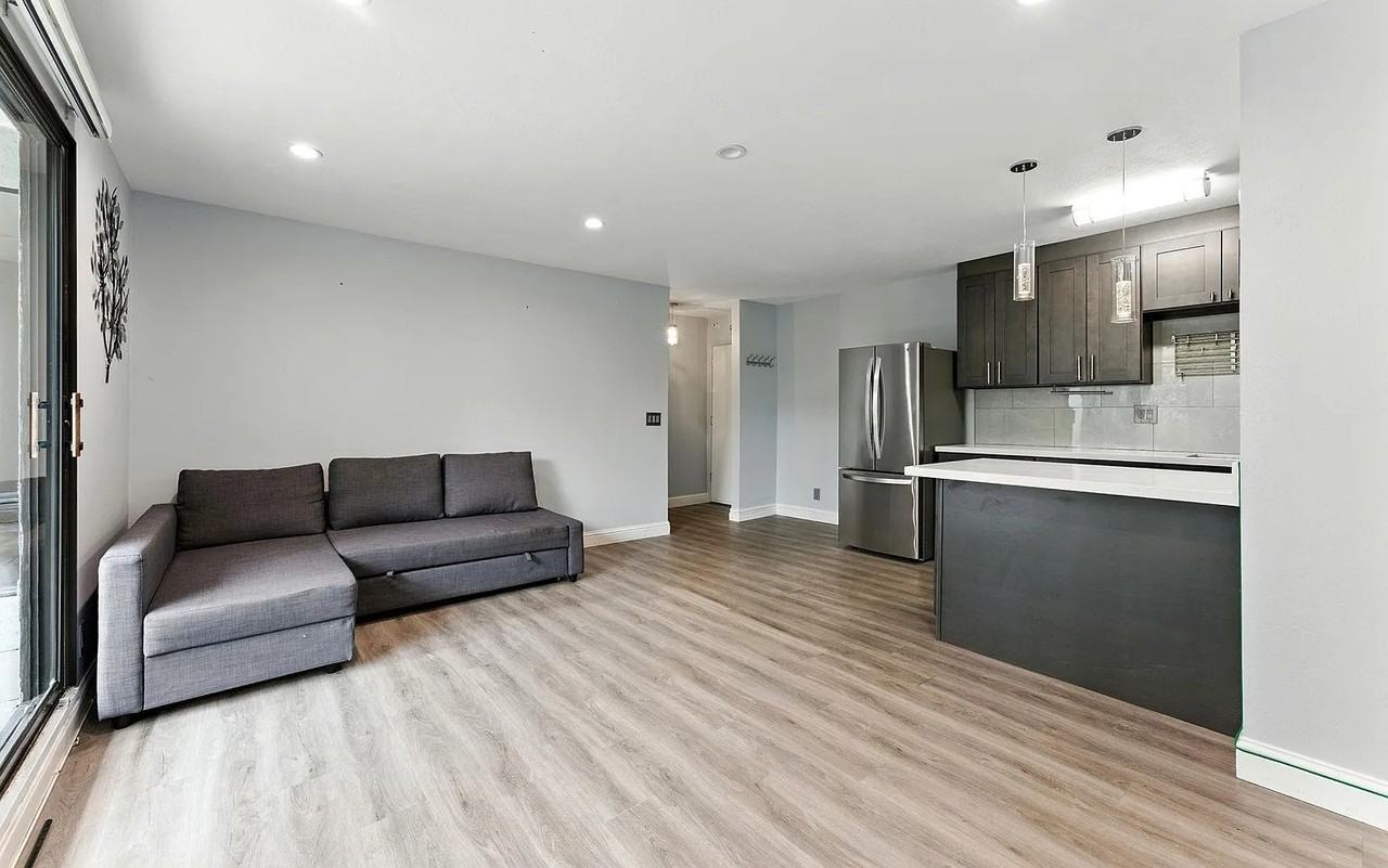 9 Commodore Dr - Photo 2 of 29