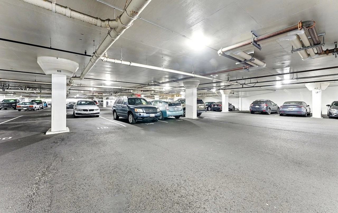 9 Commodore Dr - Photo 3 of 29