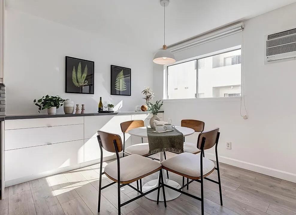 960 Larrabee St - Photo 2 of 15