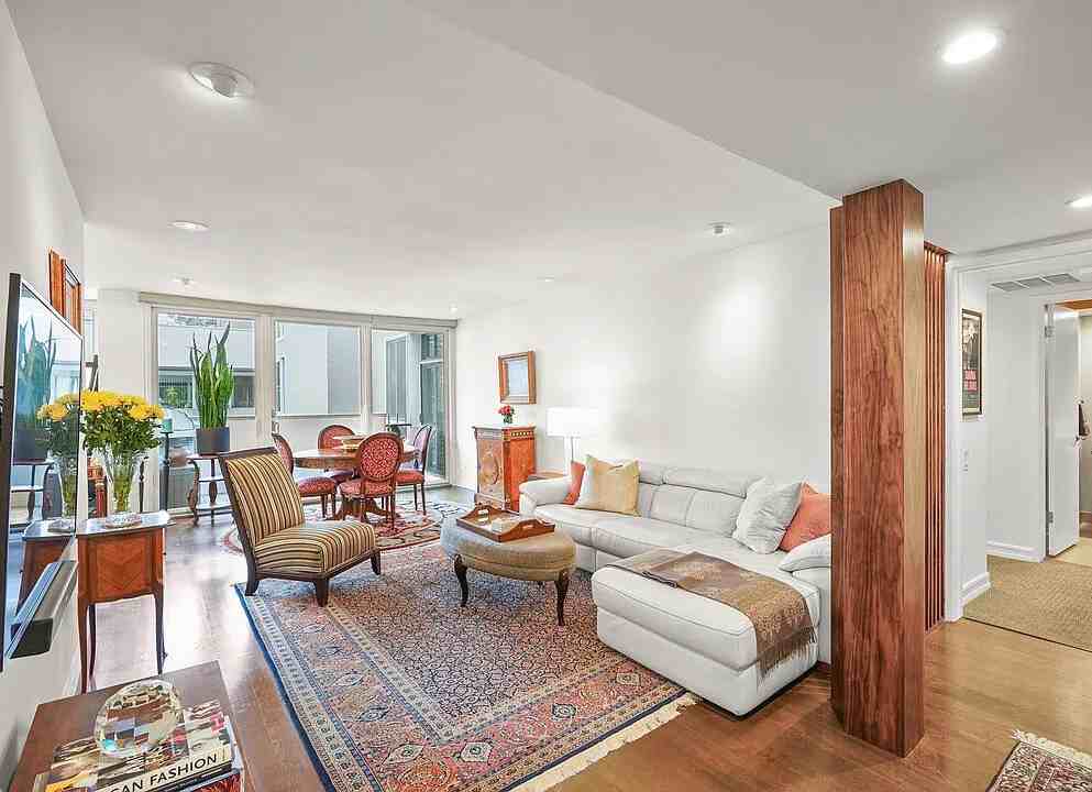 1025 N Kings Rd - Photo 2 of 25