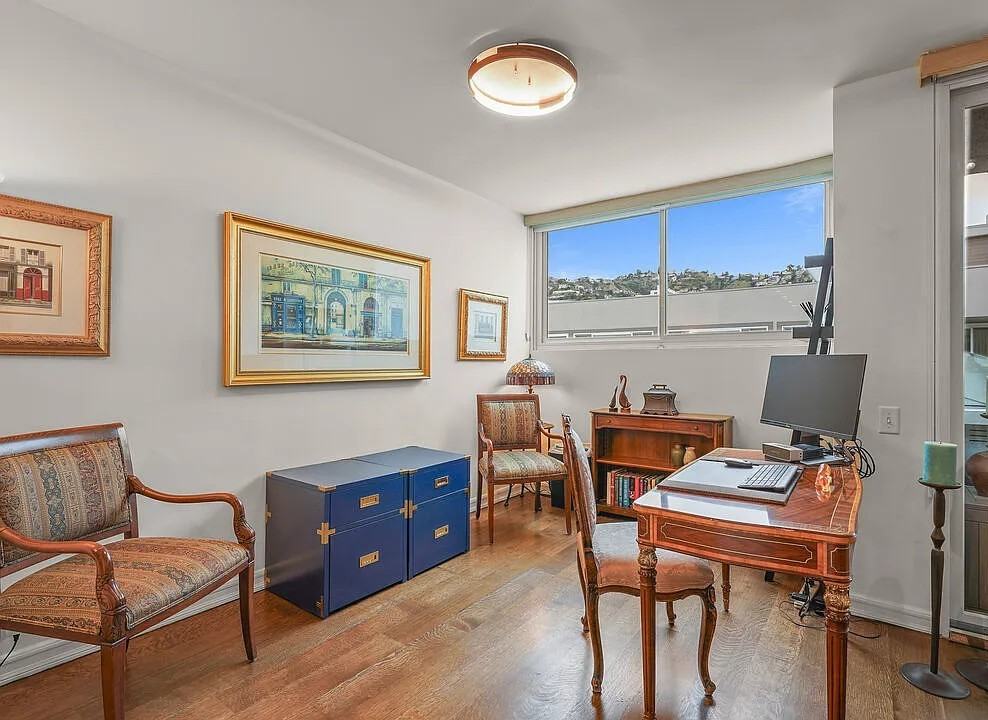 1025 N Kings Rd - Photo 3 of 25