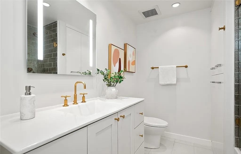 1131 Alta Loma Rd - Photo 3 of 30