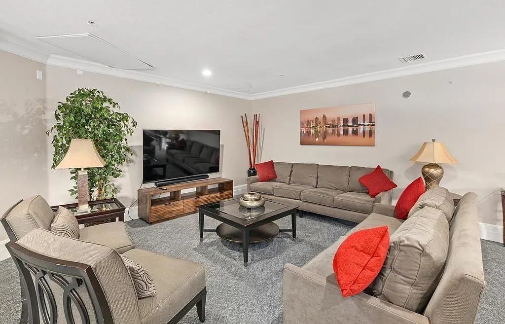 1480 Broadway - Photo 2 of 30