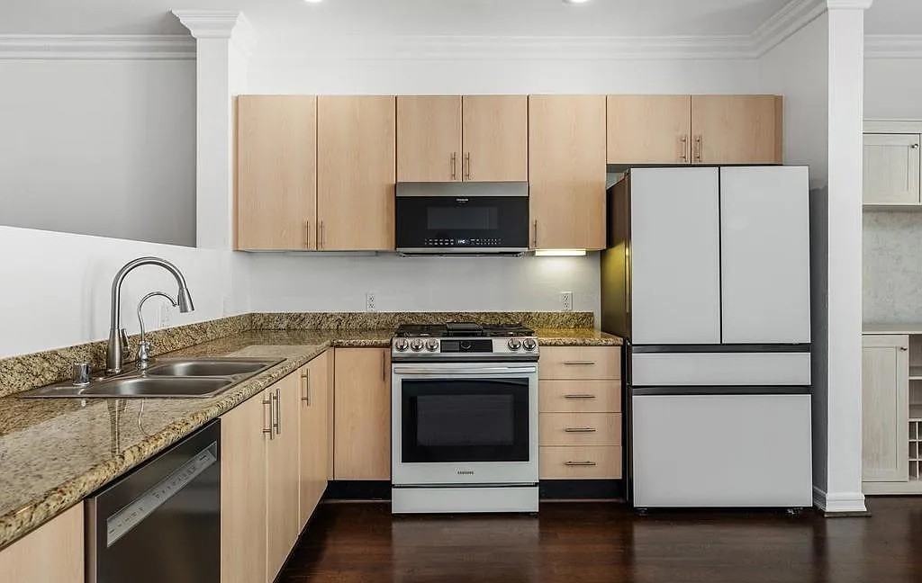 1480 Broadway - Photo 3 of 30