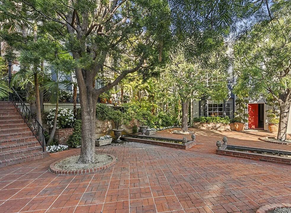 8724 Shoreham Dr - Photo 3 of 15