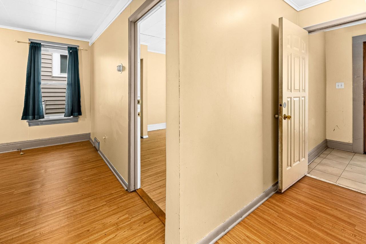 719 E 8th St - Photo 3 of 24