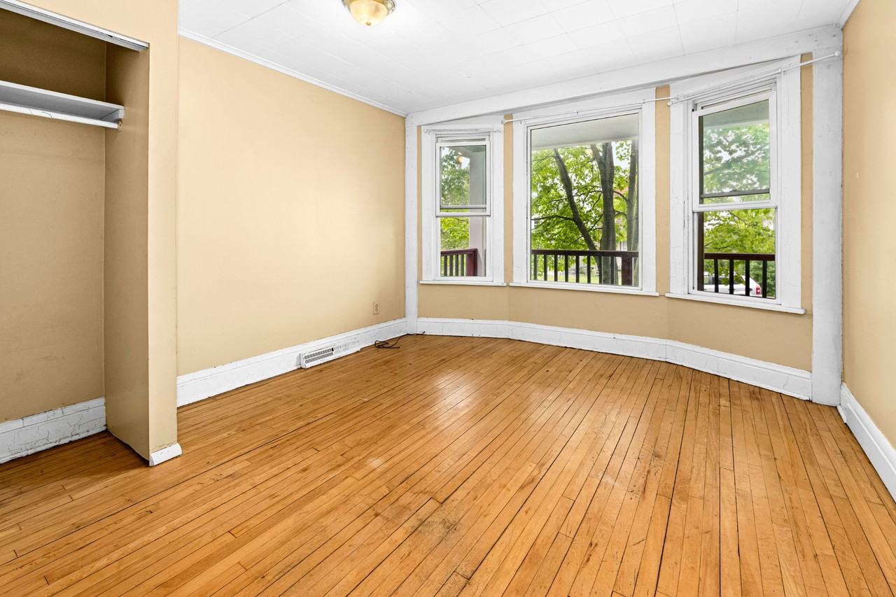 719 E 8th St - Photo 4 of 24