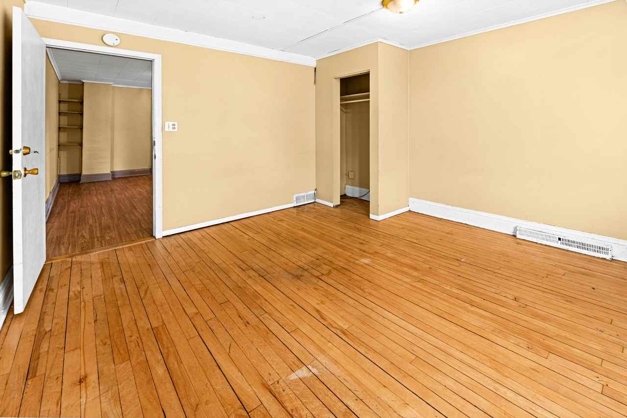 719 E 8th St - Photo 5 of 24