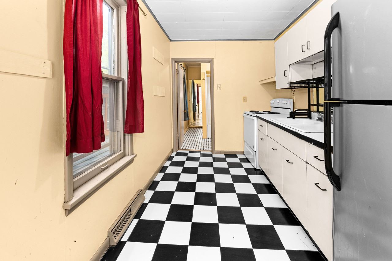 719 E 8th St - Photo 7 of 24