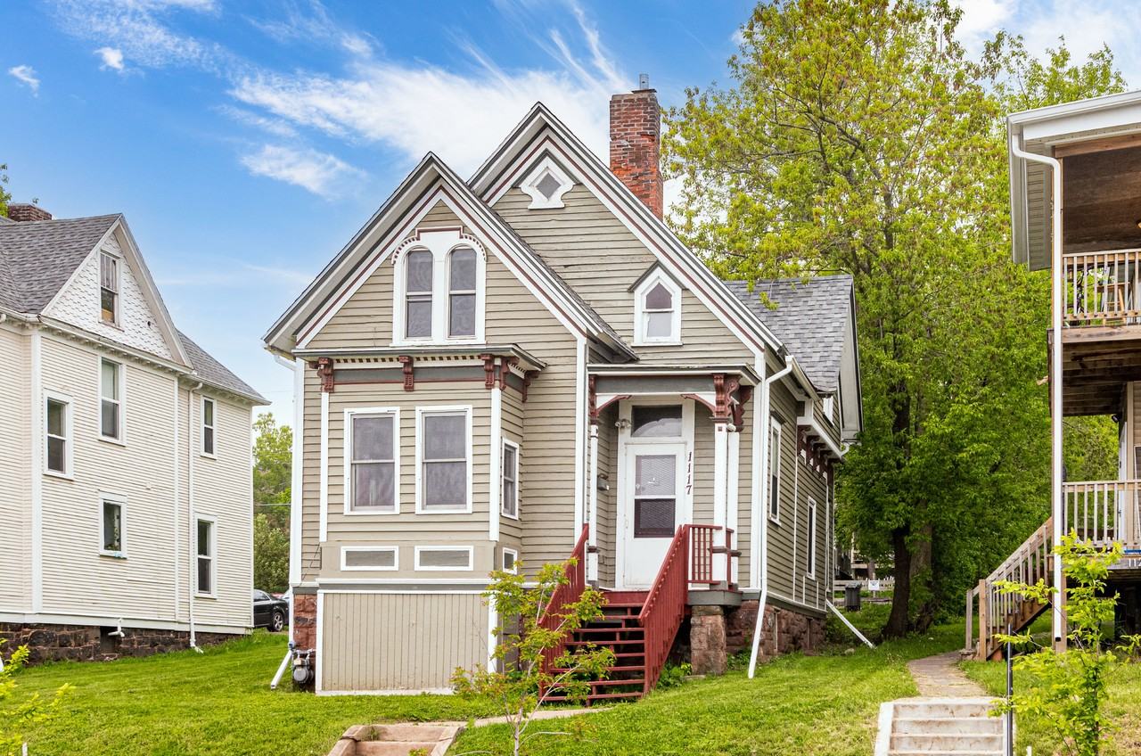 1117 E 2nd St - Photo 2 of 30