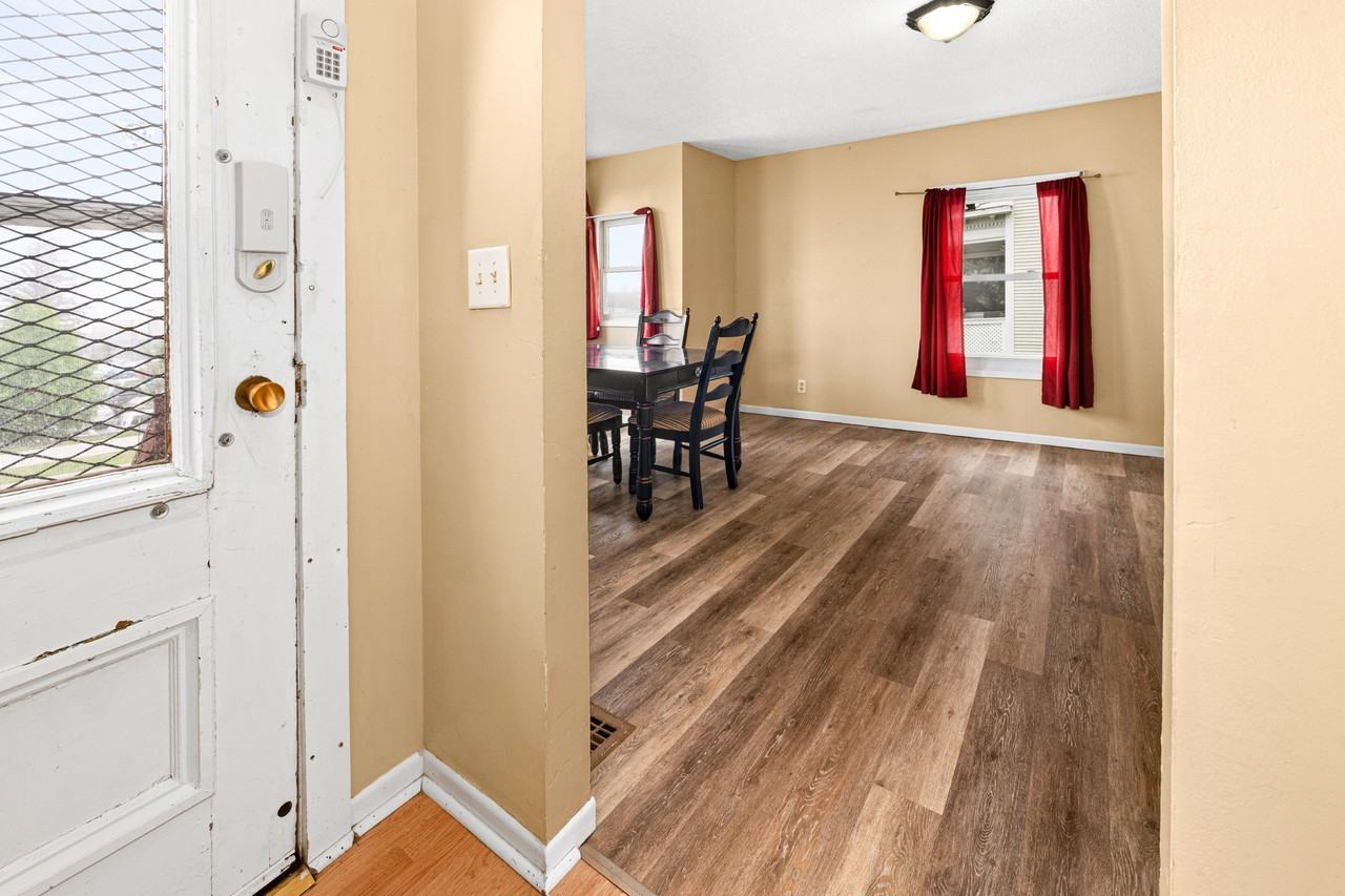 1117 E 2nd St - Photo 3 of 30