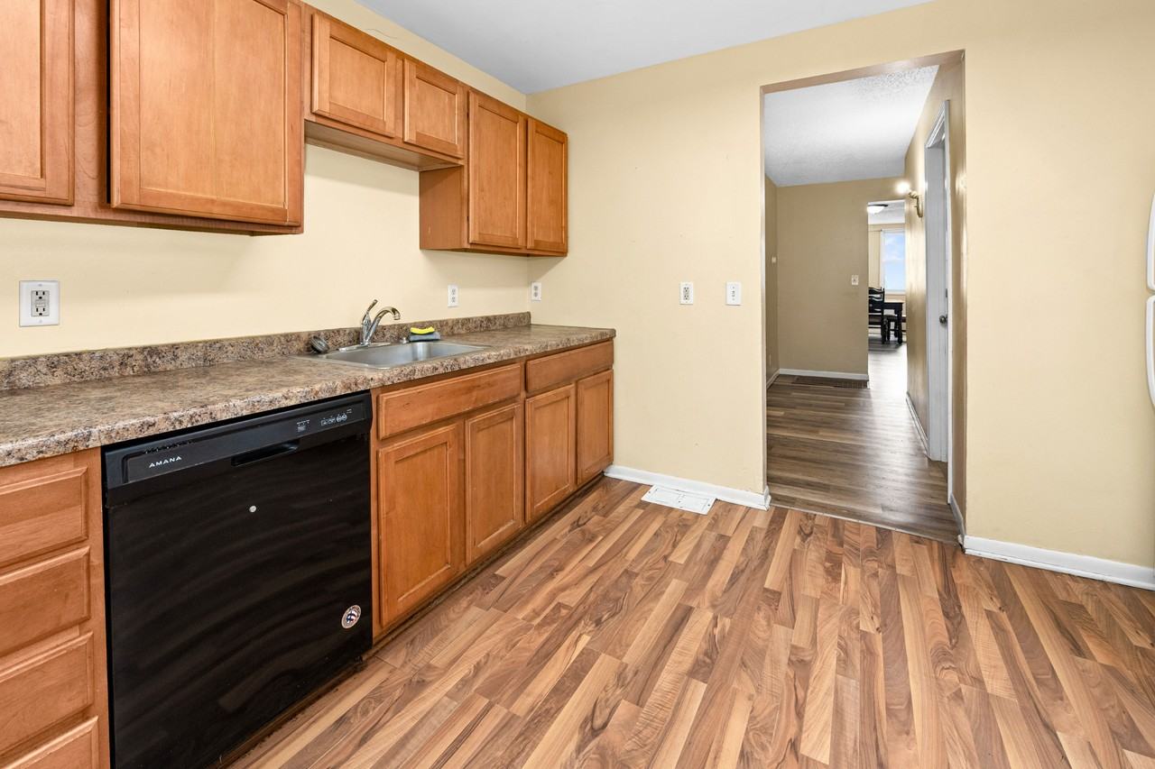 1117 E 2nd St - Photo 6 of 30