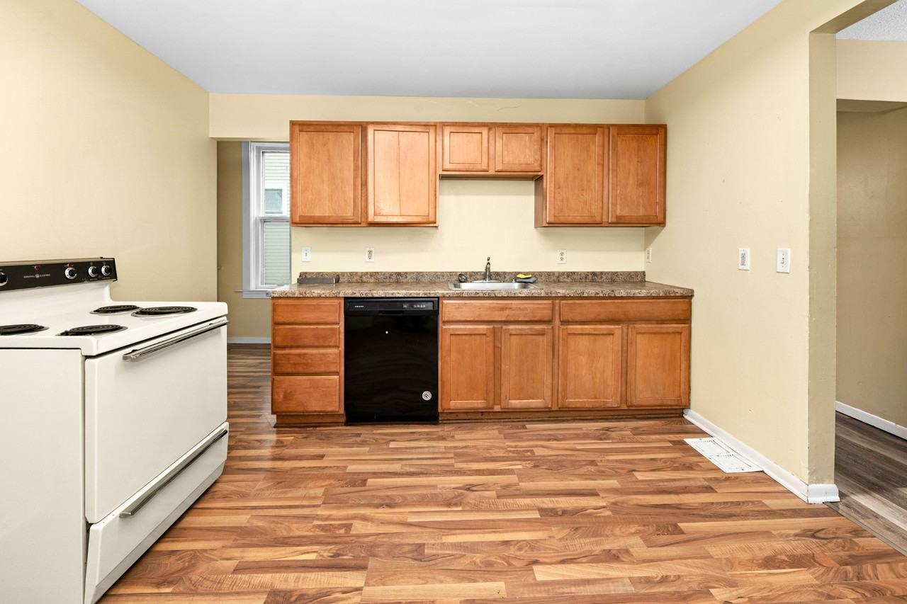 1117 E 2nd St - Photo 7 of 30