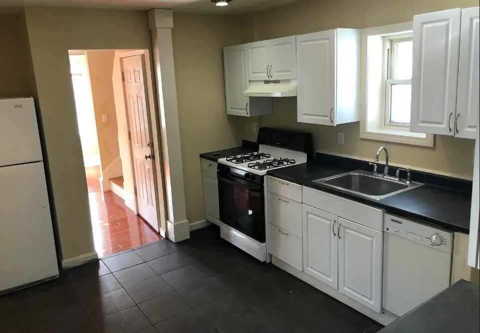 67 Flint St - Photo 2 of 5