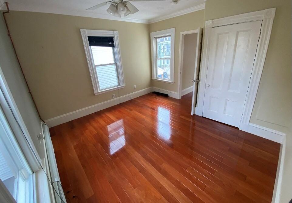 67 Flint St - Photo 3 of 5