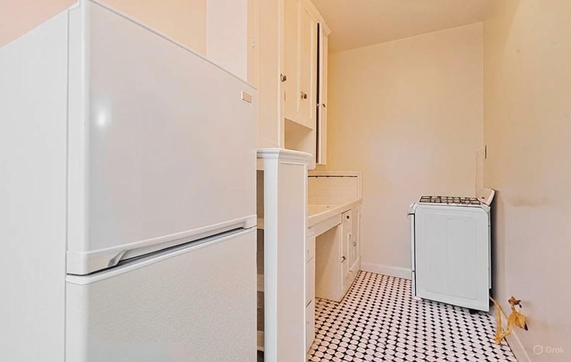 649 North Rossmore Avenue #102