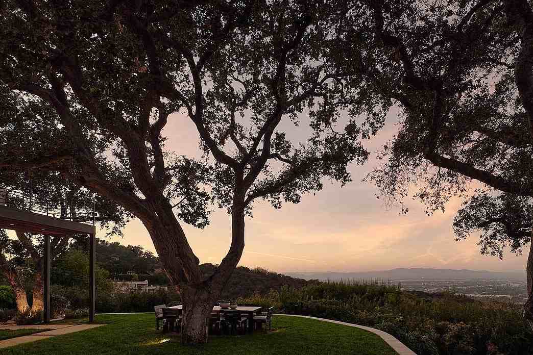 13331 Mulholland Dr #NA - Photo 7 of 48