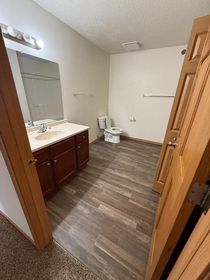 Northwoods Apartment - Photo 4 of 25