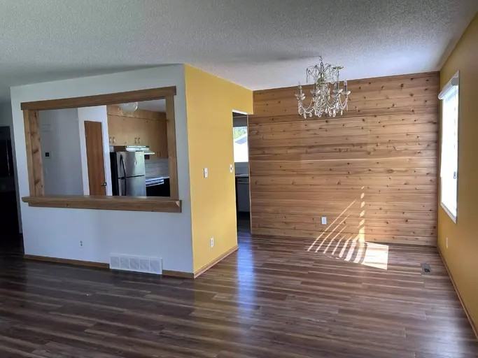 4326 39 Street - Photo 2 of 13