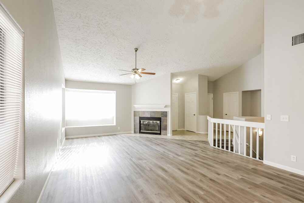 16810 S 29th Pl - Photo 4 of 17