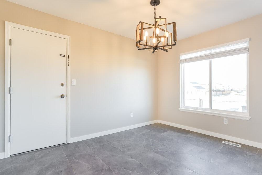 981 Conifer Ct - Photo 7 of 18